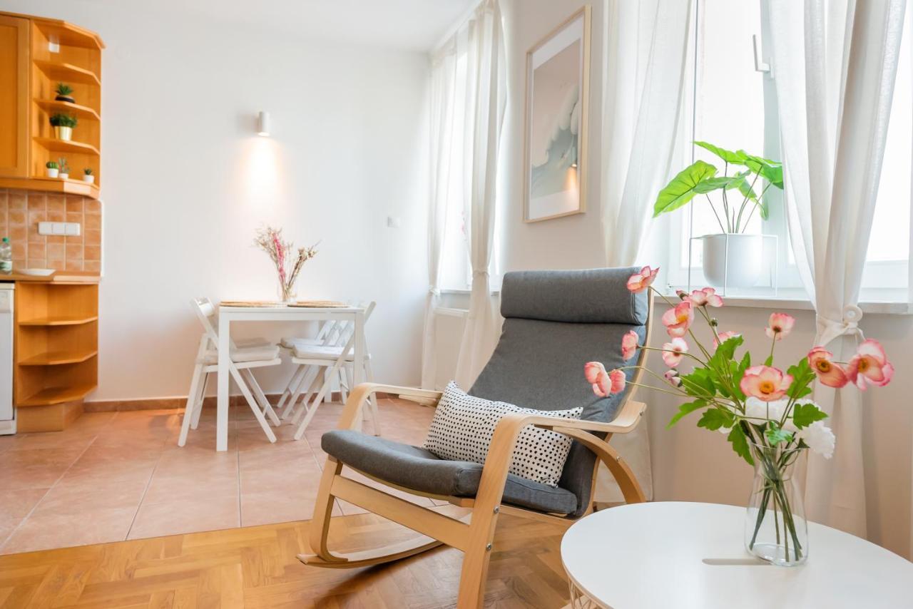 New Town Spacious Apartment Warsaw Exterior photo
