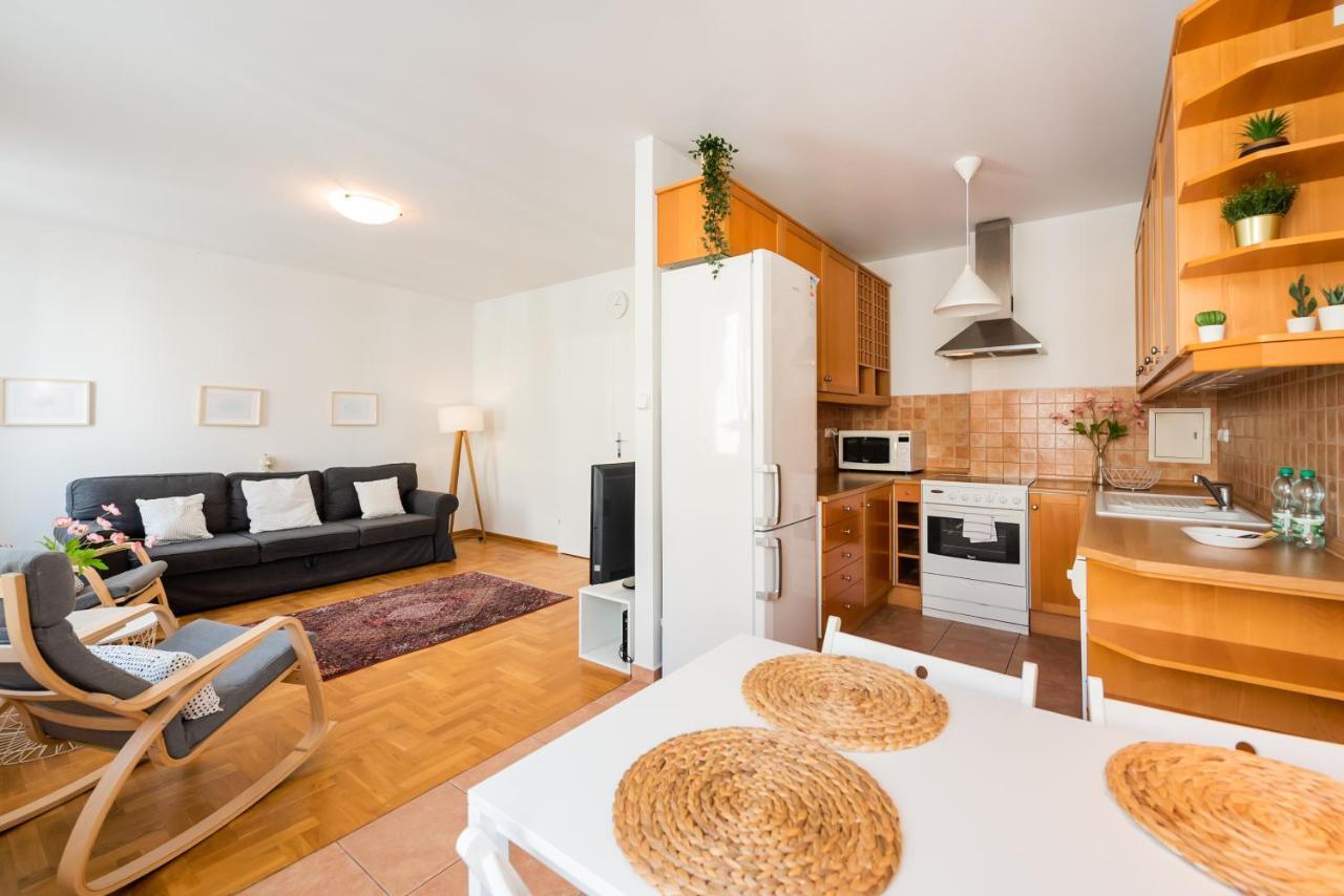 New Town Spacious Apartment Warsaw Exterior photo